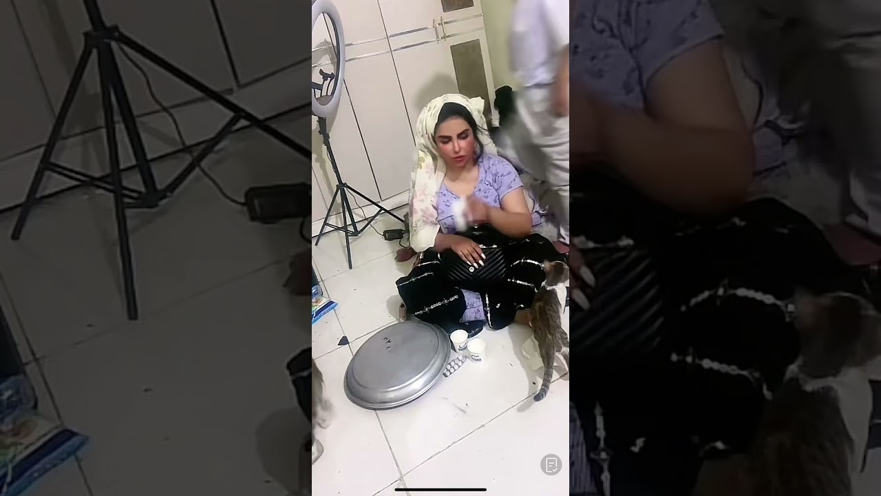 هاي وصلت للحوش هو غداي وعشاي من وره هل عيشه ونوب الوادم ماكلتني اكل #زينب_بنت_الديوانيه 