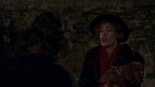 Julian Kisses Phoebe By Force In Order To Avoid Police Attention