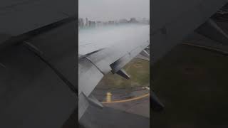 Veja isso que pouso foi esse,um efeito condensação lindíssimo avião da Gol 737-8 #aviao