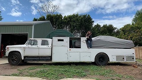 Weekend Wrench: 1971 Dodge D700 and 1976 Dodge Dart Lite with Elana Scherr and Tom