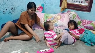 MAMA MUDA MENYUSUI ANAKNYA SAMPAI KEDINGINAN