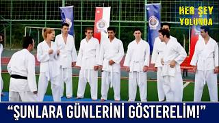 Akademide, Kızlarla Erkekler Karşı Karşıya Her Şey Yolunda