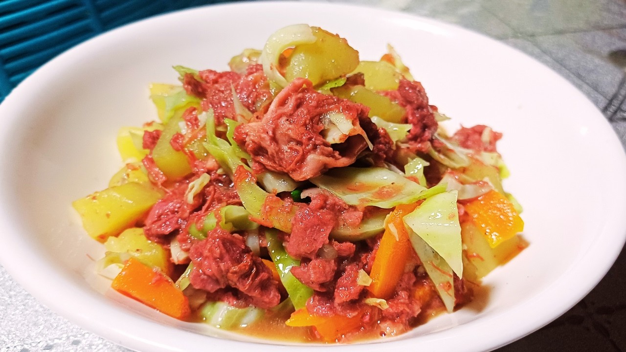 GINISANG GULAY WITH CORNED BEEF | FILIPINO FOOD RECIPE | JEFF VQ