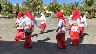 TARI SAWAT BURU MTs. AL-HILAAL NAMLEA