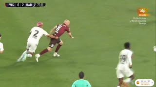 INIESTA HUMILLA A JULIÁN ARAUJO EN SU DEBUT CON EL BARCELONA