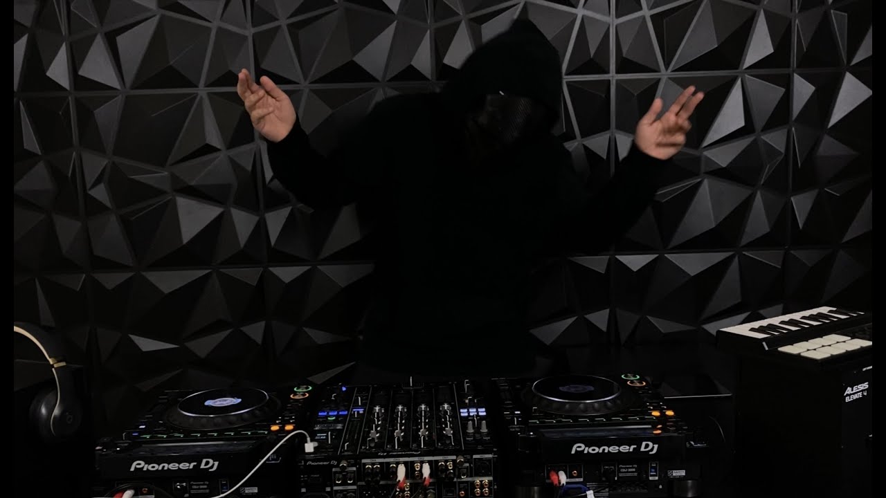 CDJ 3000 Preforming by DJ Wael - Halloween Set