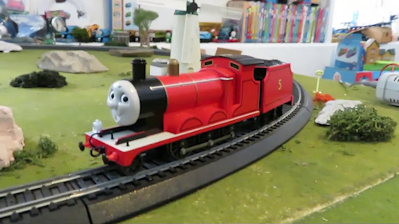  Bachmann Trains - THOMAS & FRIENDS - JAMES THE RED