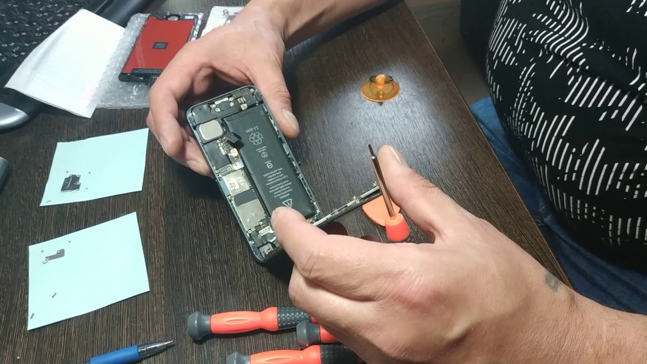 Замена экрана айфон 5 ч1 - YouTube