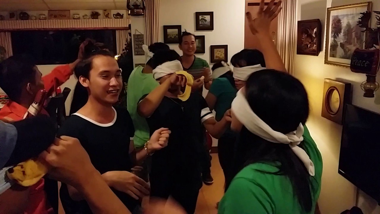 2016-christmas-party-parlor-games-blindfolded-banana-bonanza-youtube