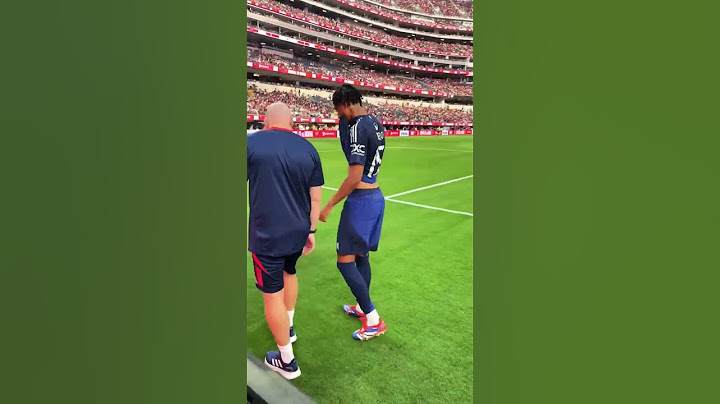 Leny Yoro INJURY in Arsenal vs Man U