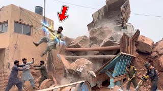 EXTREME JAM⚠️ This massive boulder nearly broke the machine! | Jaw Crusher |❓