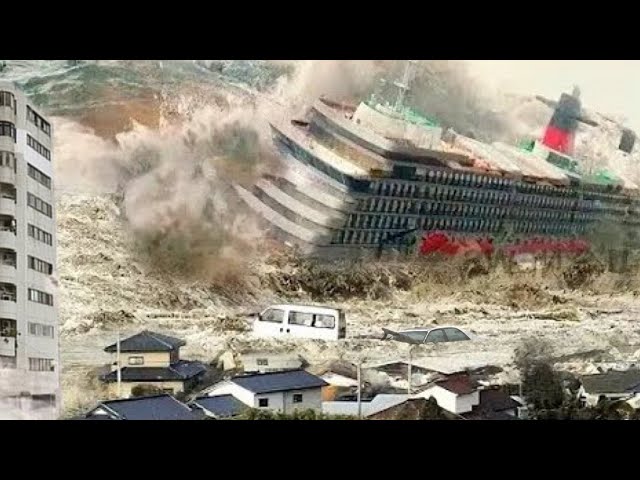 A powerful tsunami hit Turkey: huge waves like those in a storm surge class=
