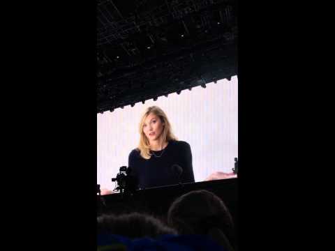 Taylor Swift 1989 concert - Taylor's friends on the big screen