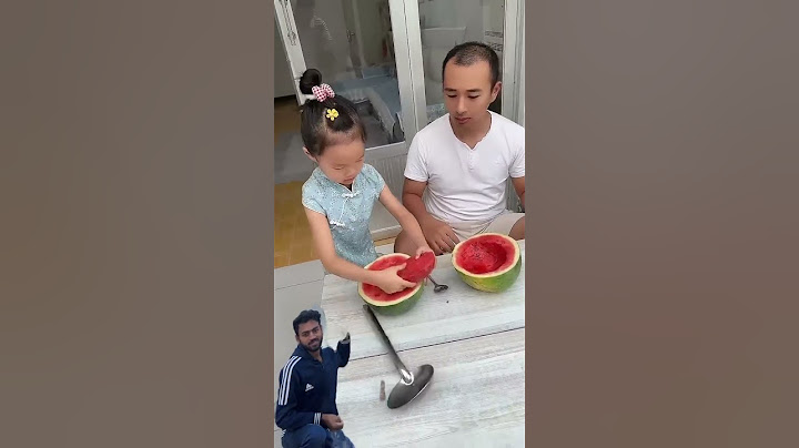 爸爸偷吃女兒的西瓜！結果女兒的做法讓他愧疚萬分！#搞笑#funny #reactionability