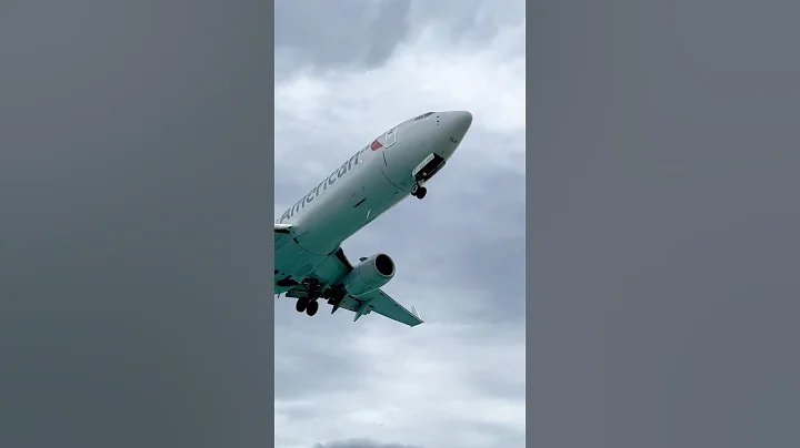 Plane landing at Maho Beach on Saint Martin! 🛬 #airplane