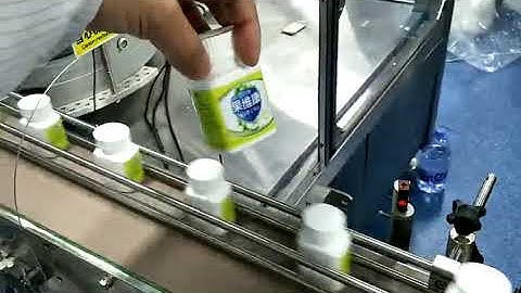 Rotary sticker labeling machine on square bottle Shallpack