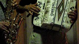 Miniatura del video "juan colorado solo sax y acordeon"