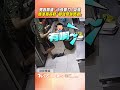 男廚房遭「小李飛刀」突襲!　精準插中拖鞋「腳趾奇蹟閃過」｜TVBS新聞@TVBSNEWS01