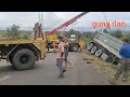 Giải cứu thùng xe tải Ben chở cát bị lật / Rescue Ben&#39;s truck carrying sand overturned