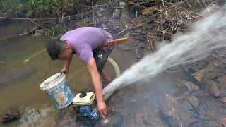 VIDEO Fishing : Use The Pump Catch Many Fish. Amazing Fishing, Fishing Skills For Survival