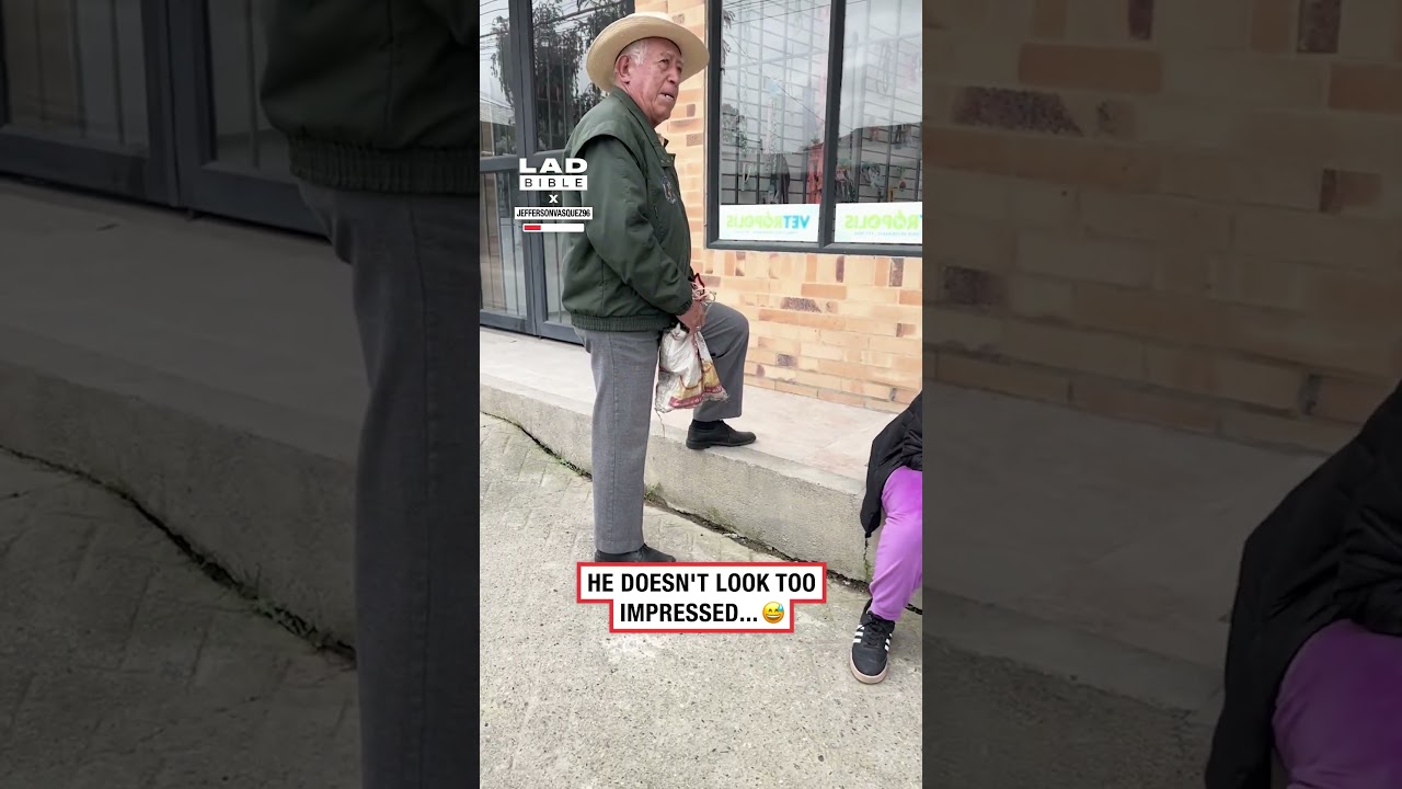 Did he get this cat carrier bag from Temu? 🤣 (🎥: TT/ jeffersonvasquez96)