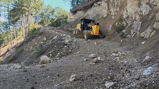 How Does John Deere 670 GP Grader Work on Dangerous! Rocky and Narrow Roads?#johndeere #motorgrader