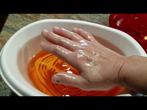 How to apply paraffin wax profesionally to the hands 