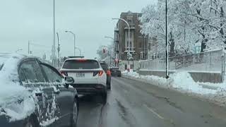 หิมะขาวโพนเต็มท้องถนนในแคนาดา