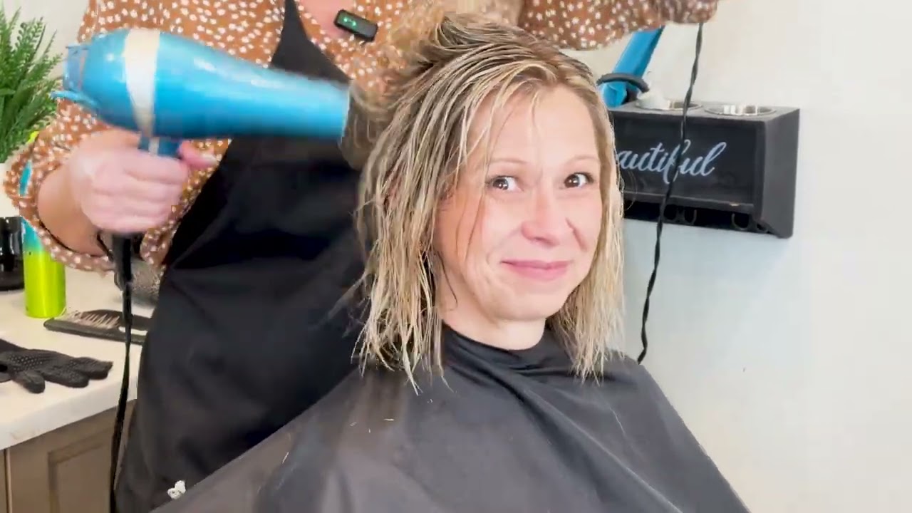 Women Over 50 Are Obsessed with This Shoulder-Length Haircut