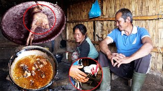 jungl wife cooks local chicken curry in their lunch @junglefamilycooking