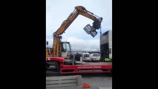 Auf Holländische Art Abschleppen. Am Ende Nur Mit Spanngurte Gesichert..