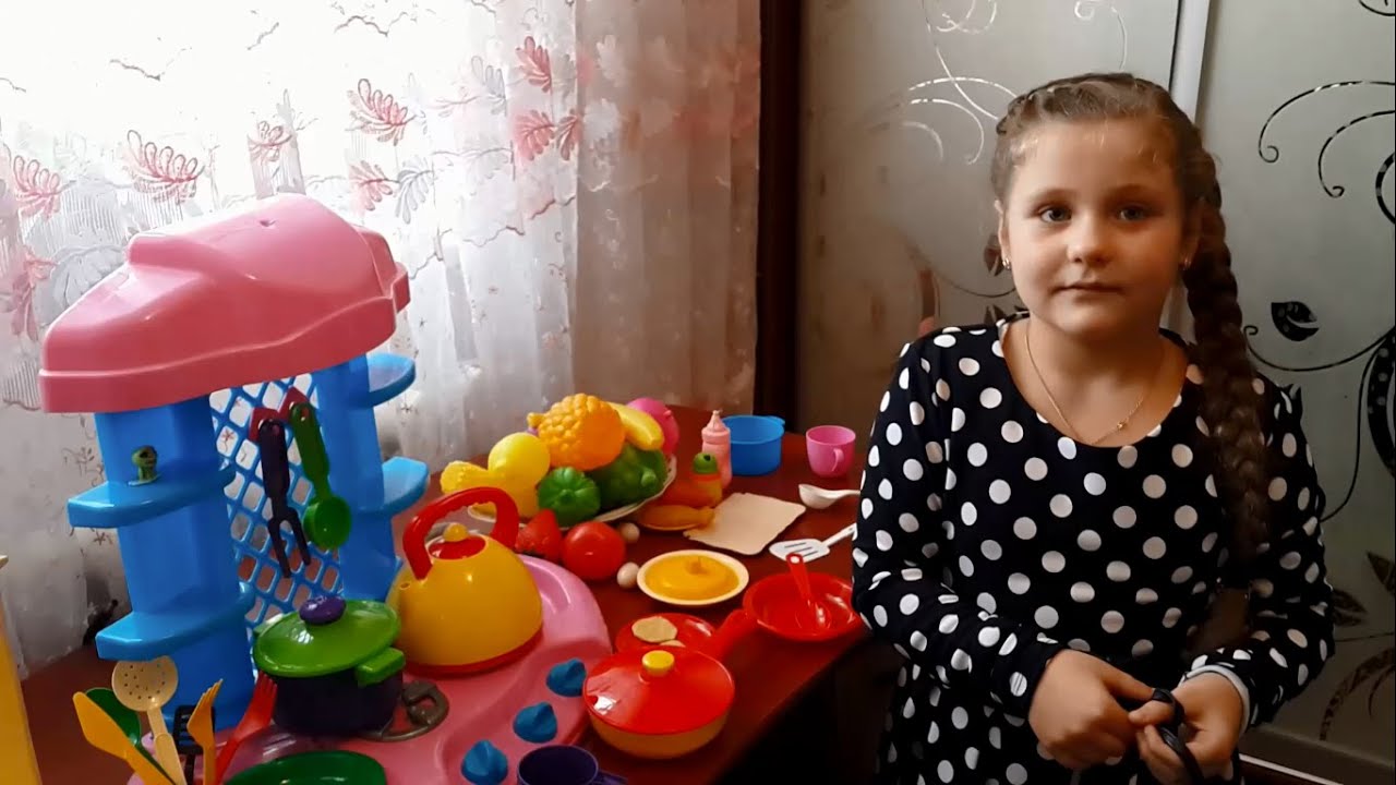⁣Новая кухня и посудка для девочек. Готовим еду, пищу: бульон, блинчики, чай!