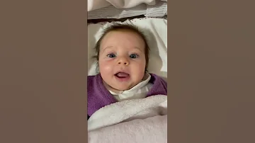 شاهد الطف مناغاه لطفل 