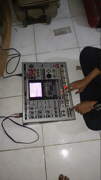 Lagu Cinta Gila Milik Ahmad Dhani Menggunakan Sound Dari Roland MC 909 Sampling Groovebox