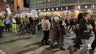Hundreds gather to protest ICE, Trump administration following fatal Minneapolis shooting