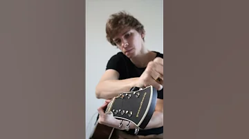 Very smart person changes Guitar strings