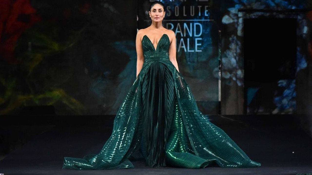 Kareena Kapoor Walks For Amit Aggarwal | Spring/Summer 2020 | Lakme Fashion Week - Grand Finale