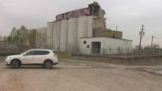 Crews demolishing historic silos in Pearland