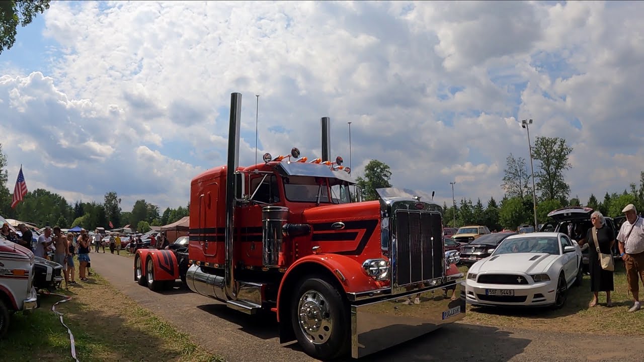 Hollywood US cars - sraz amerických aut v Holýšově 20.7.2024 Kenworth,Peterbilt,Ford,Dodge...