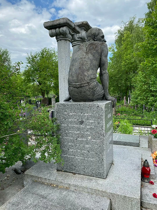 Могила Ильи Олейникова в Пушкине (Петербург) #городок - YouTube