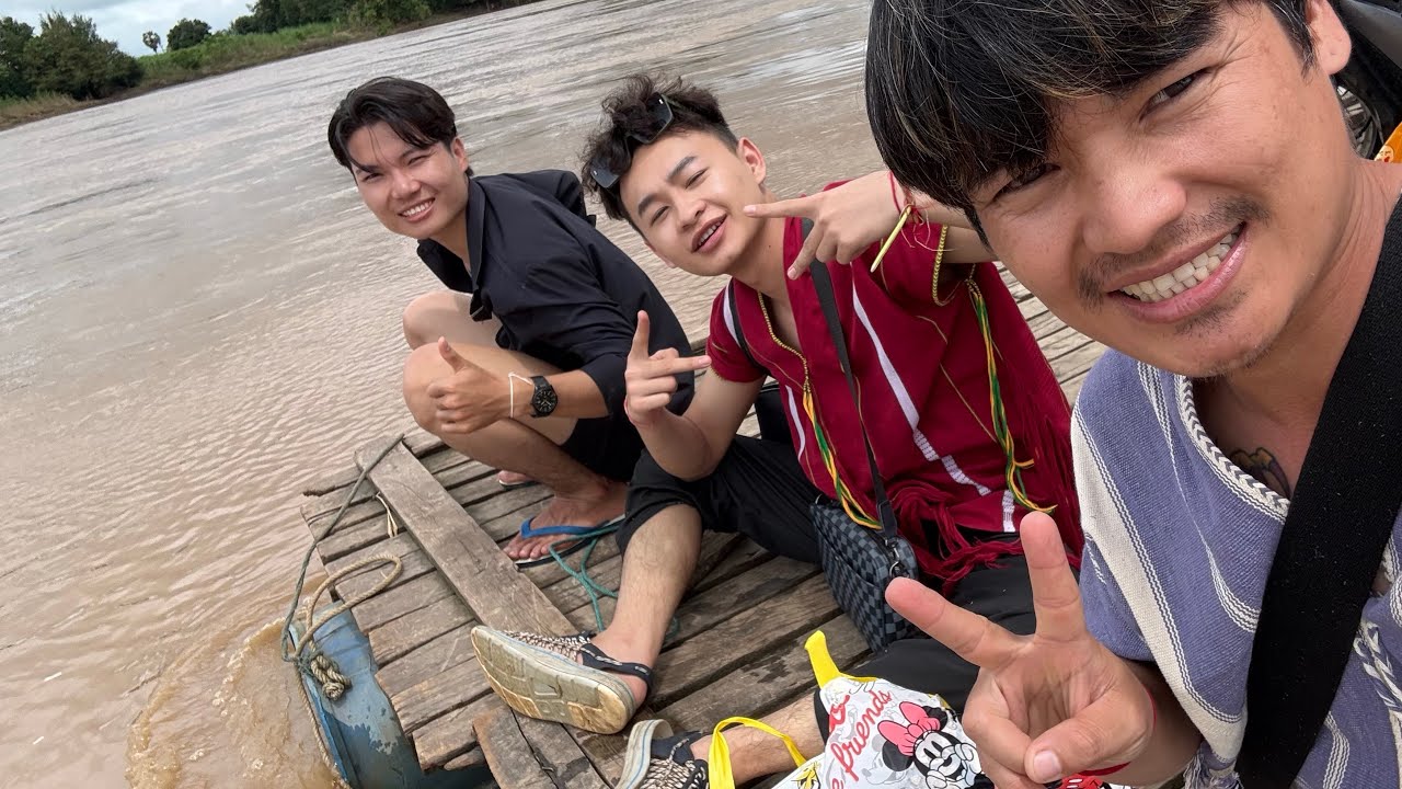 Saw Sa Moo , Kyaung Kyaung Poe ဟဲ လါခူက့၊်စူ လ၊ ယတဝီ 😍 The Karen tradition of wrist tying🙏