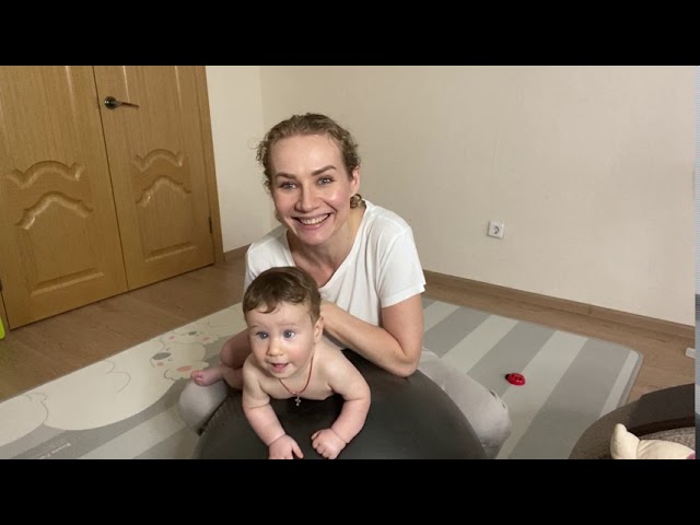 Упражнение на мяче - укрепит спину, руки и плечевой пояс