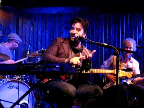 Bob Schneider covering Dobie Gray's "Drift Away" - AWESOME.