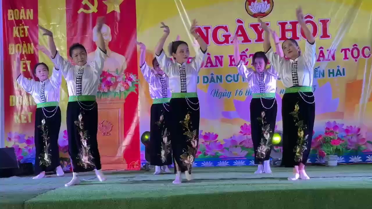 Tiếng khèn mùa ban nở