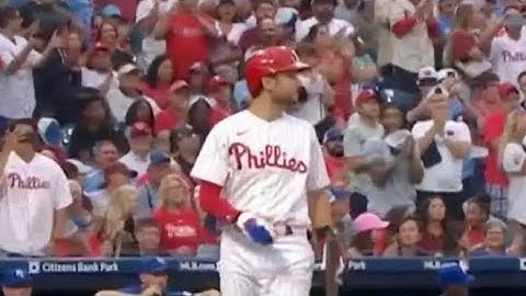 PHILLIES FANS GIVE TREA TURNER A STANDING OVATION