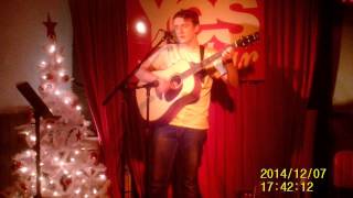 Jack Bestow Scottish Resistance Member singing Caledonia at Yes Bar
