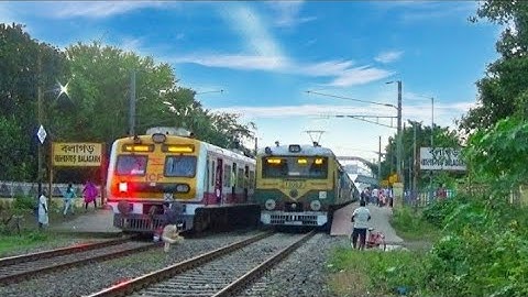 Perfect Timeing Entry & Existing Different Types Of Katwa - Howrah Emu Train At Balagarh Station