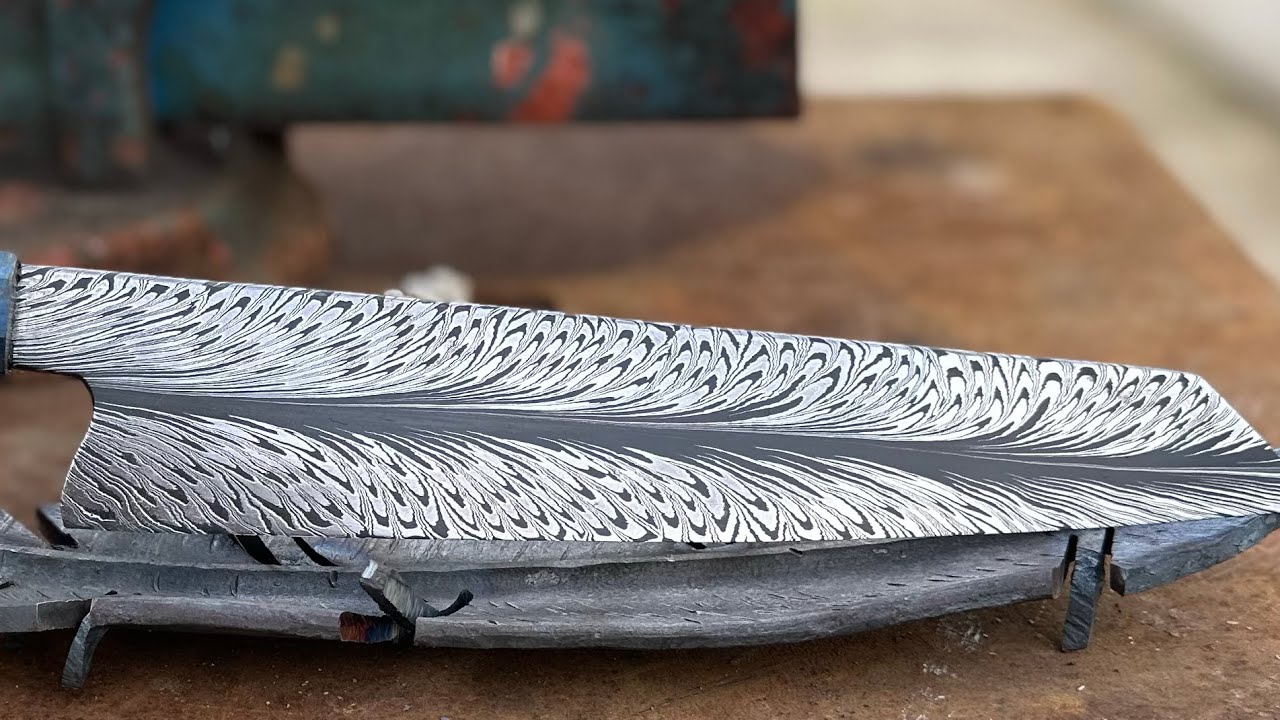 Acidatura del acciaio Damasco con caffè e cloruro ferrico