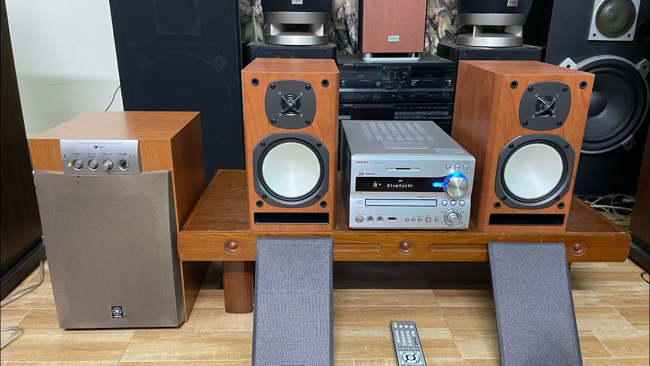 Onkyo NFR-7 VIP sound system combo, mint condition, paired with