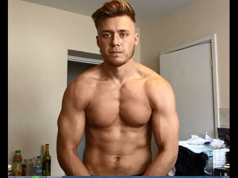Pumped teen bodybuilder flexing + tip - YouTube